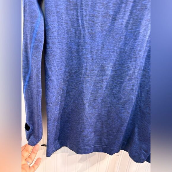 Lululemon Blue Long Sleeve Athletic Top Sz 8 - Picture 4 of 8